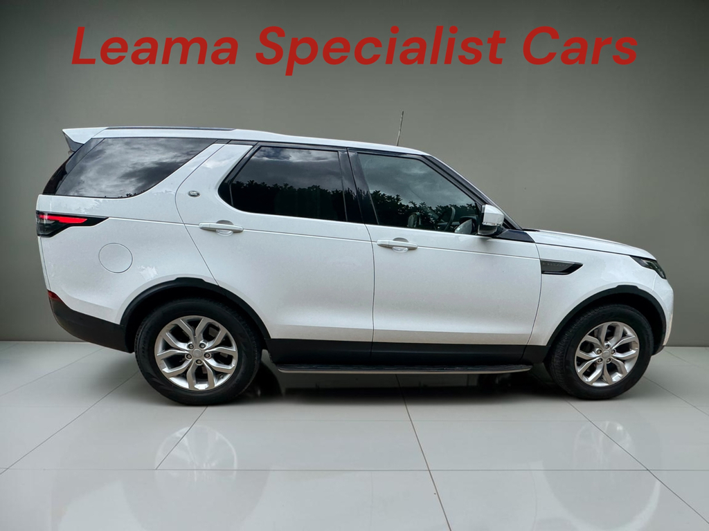 Land Rover Discovery Sdv6 Se White #4