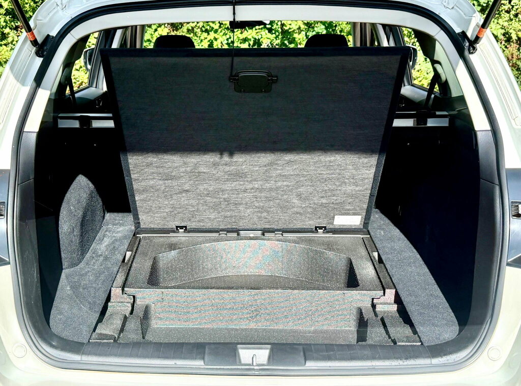 Subaru Legacy Es Nav Grey #45