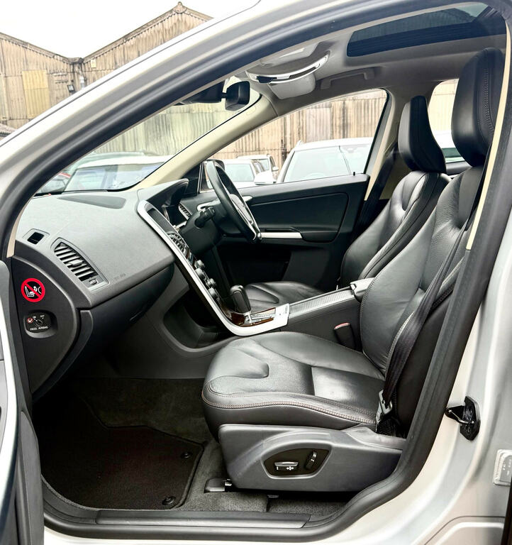 Volvo XC60 D5 215 Se Blue #32