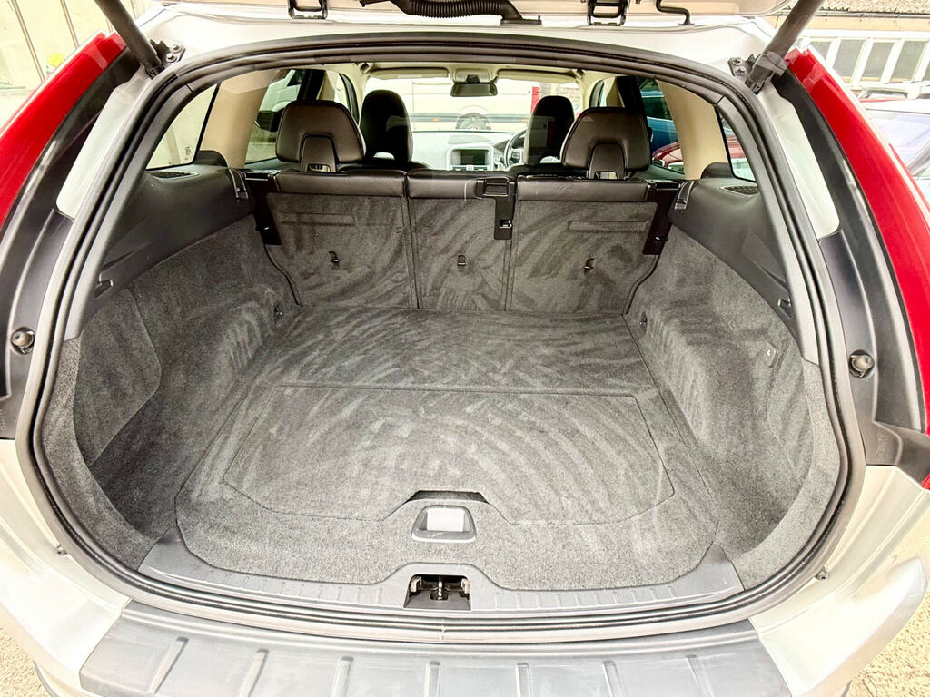 Volvo XC60 D5 215 Se Blue #55