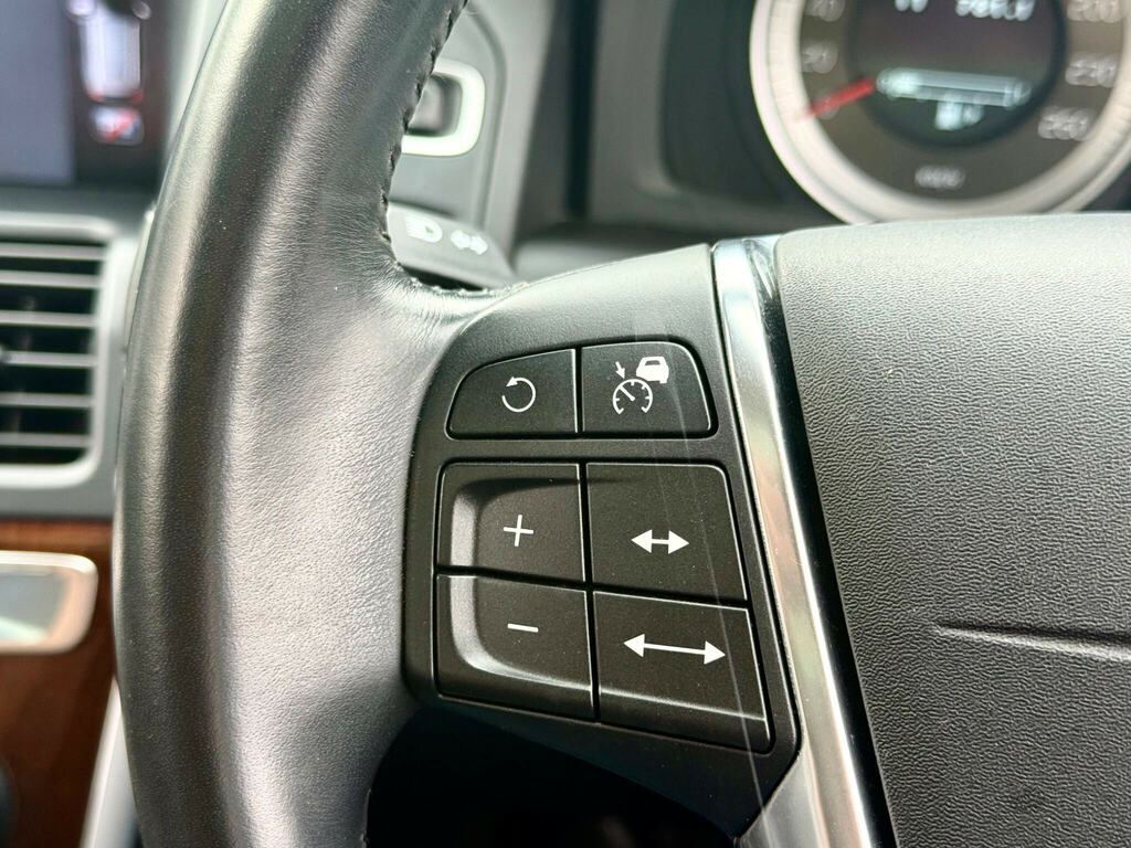 Volvo XC60 D5 215 Se Blue #37