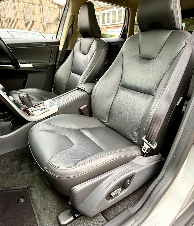 Volvo XC60 D5 215 Se Blue #31