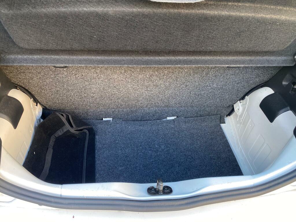 Volkswagen Up 1.0 High Up White #25