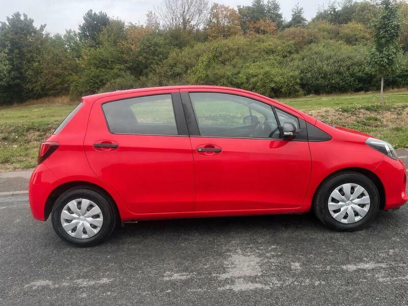 Toyota Yaris 1.0 Vvt-i Active Euro 5 Red