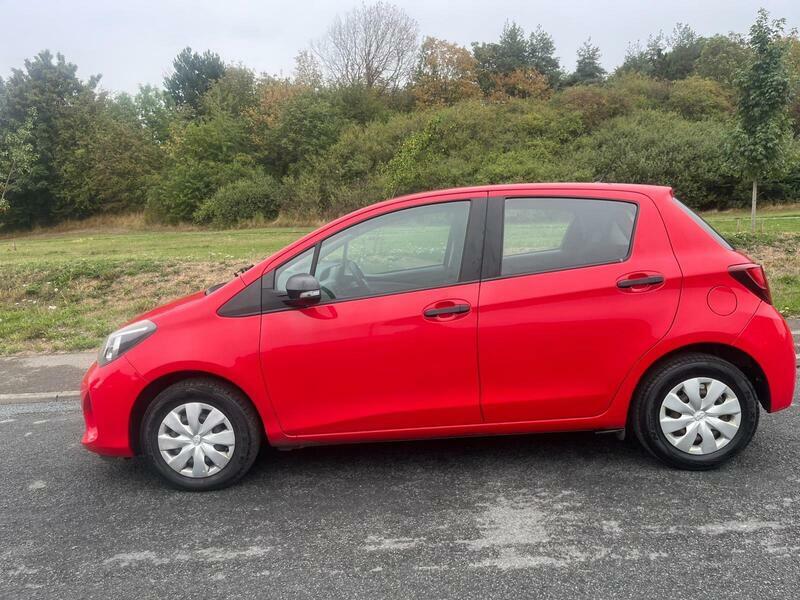Toyota Yaris 1.0 Vvt-i Active Euro 5 Red #4