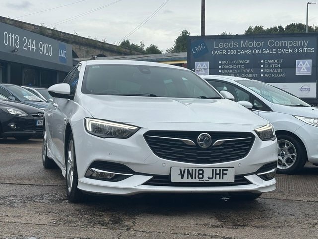 Vauxhall Insignia Hatchback VN18JHF White #3