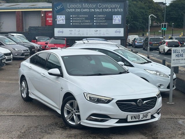Vauxhall Insignia Hatchback VN18JHF White #2