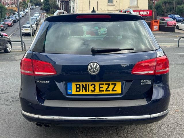 Volkswagen Passat Estate Blue #4