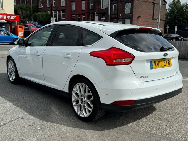 Ford Focus Hatchback WV17EYR White #5