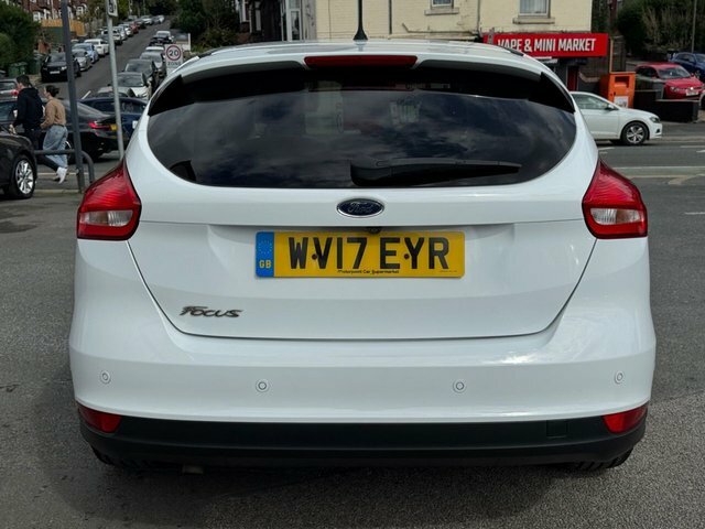 Ford Focus Hatchback WV17EYR White #4