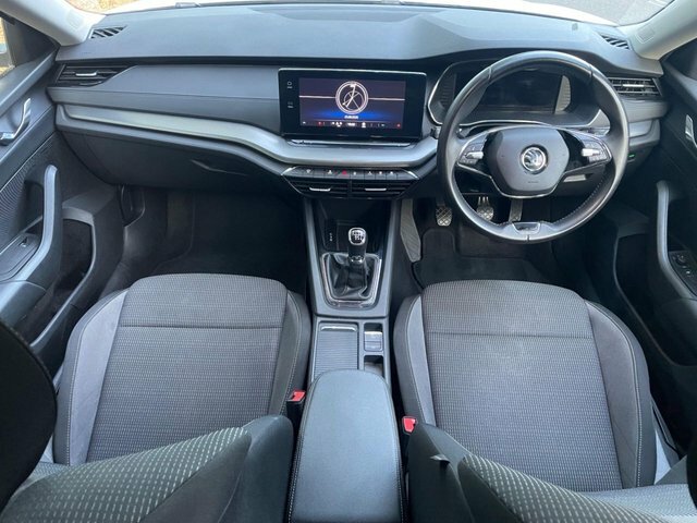 Skoda Octavia 2.0 Tdi Se Technology WN23JBY White #6