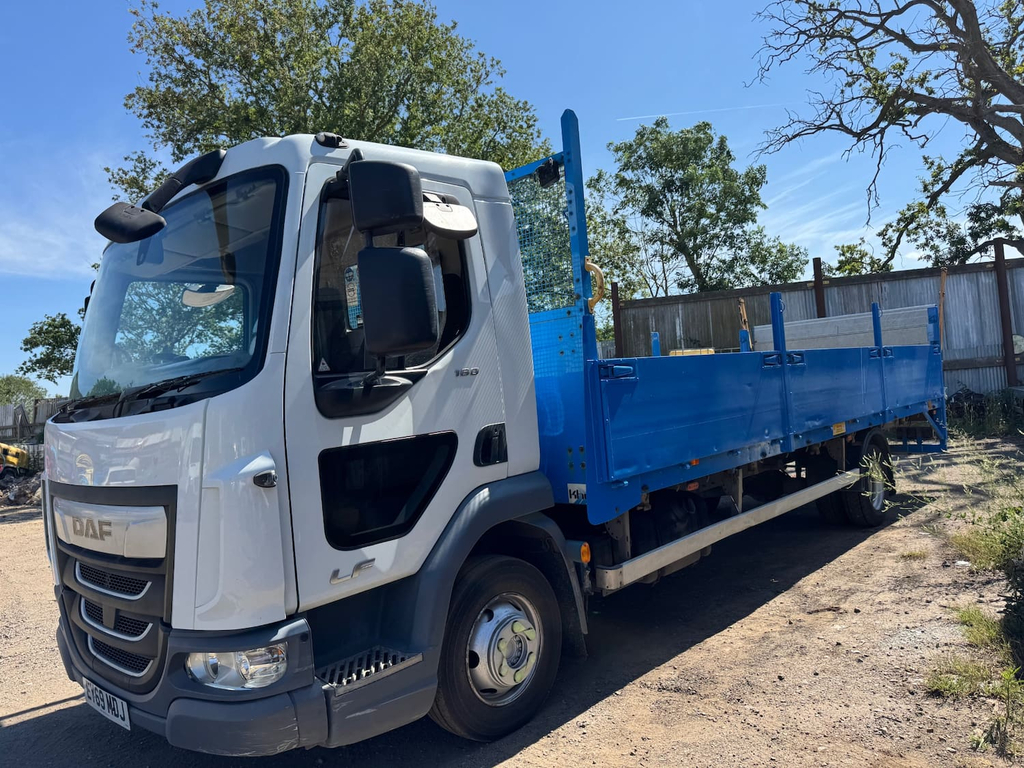 DAF All Models 180 21Ft Dropside With Lift White