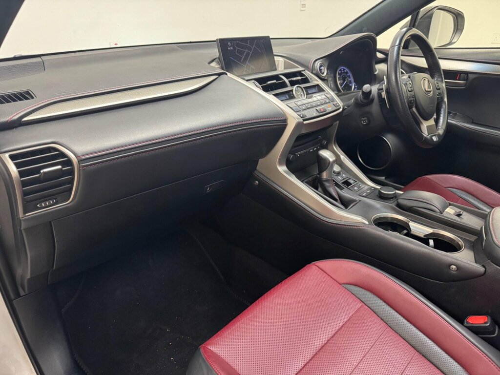 Lexus NX 300H Luxury Black #8