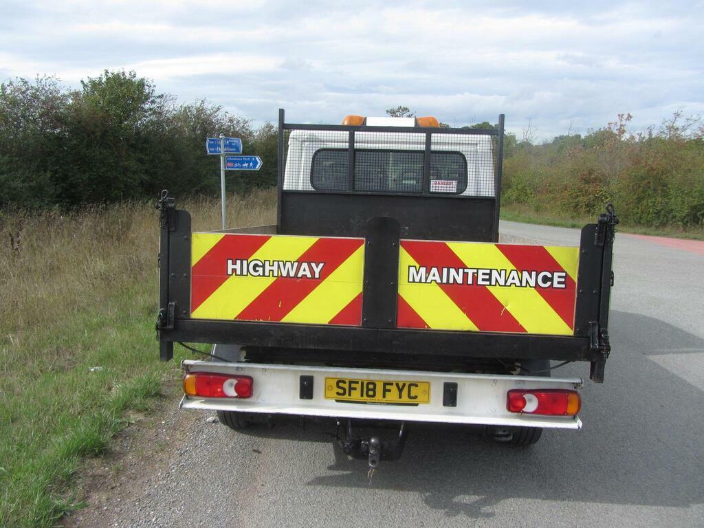 Peugeot Boxer 2.0 Bluehdi 335 Chassis Cab White #2