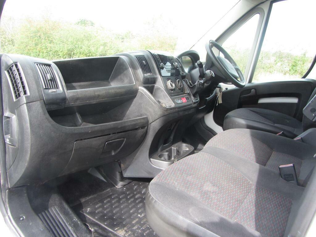 Peugeot Boxer 2.0 Bluehdi 335 Chassis Cab White #6