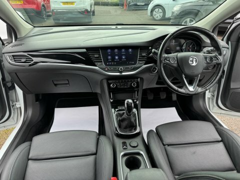 Vauxhall Astra 1.2 Turbo Elite White #4