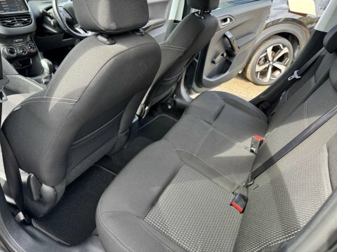 Peugeot 208 Active White #29