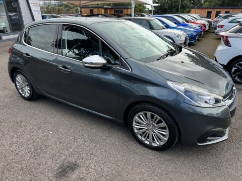 Peugeot 208 Active White #13