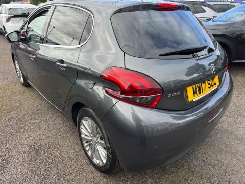 Peugeot 208 Active White #35