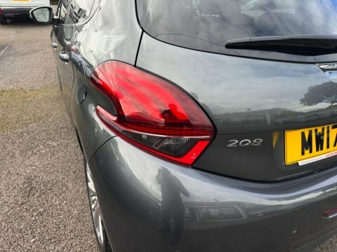 Peugeot 208 Active White #34