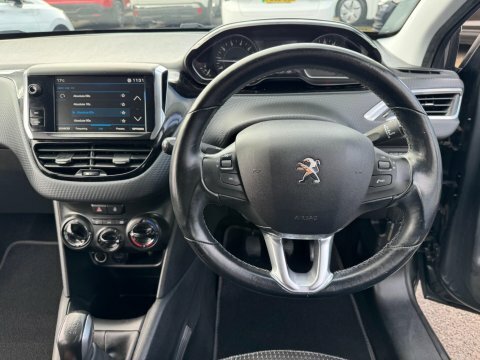 Peugeot 208 Active White #27
