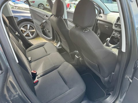Peugeot 208 Active White #9