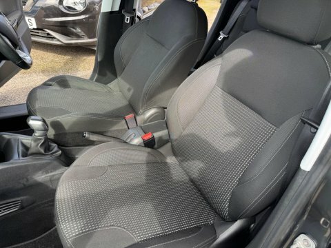 Peugeot 208 Active White #33