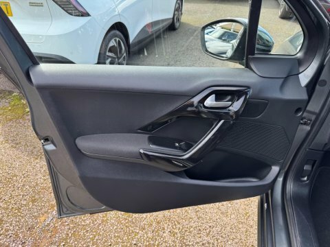Peugeot 208 Active White #21