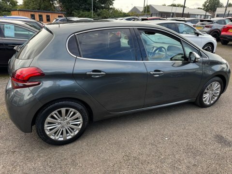 Peugeot 208 Active White #15