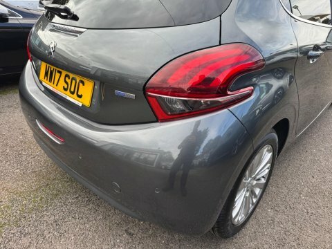Peugeot 208 Active White #37