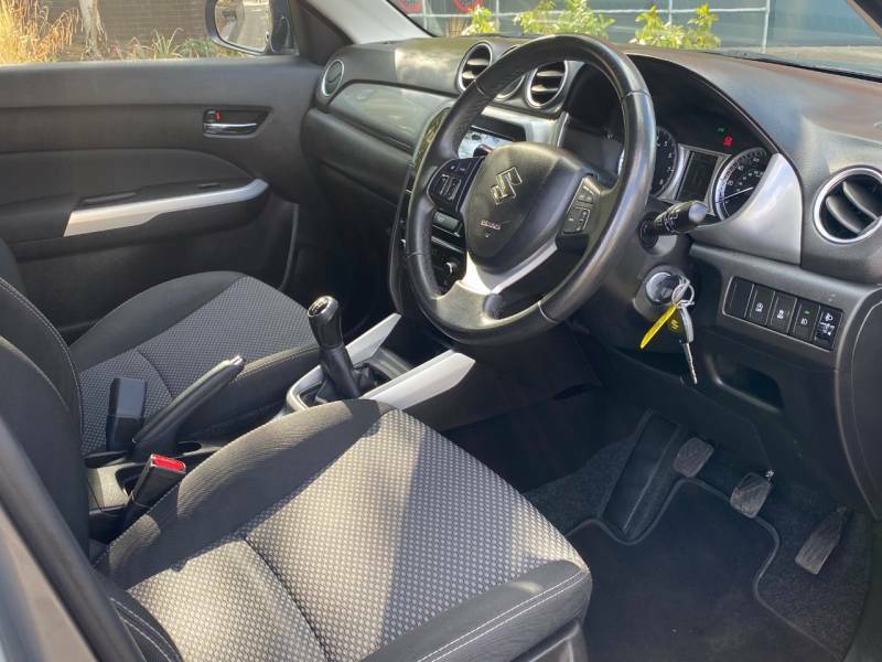 Suzuki Vitara 1.6 Sz5 White #17
