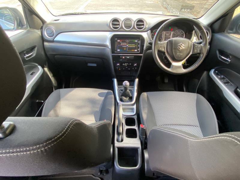 Suzuki Vitara 1.6 Sz5 White #24