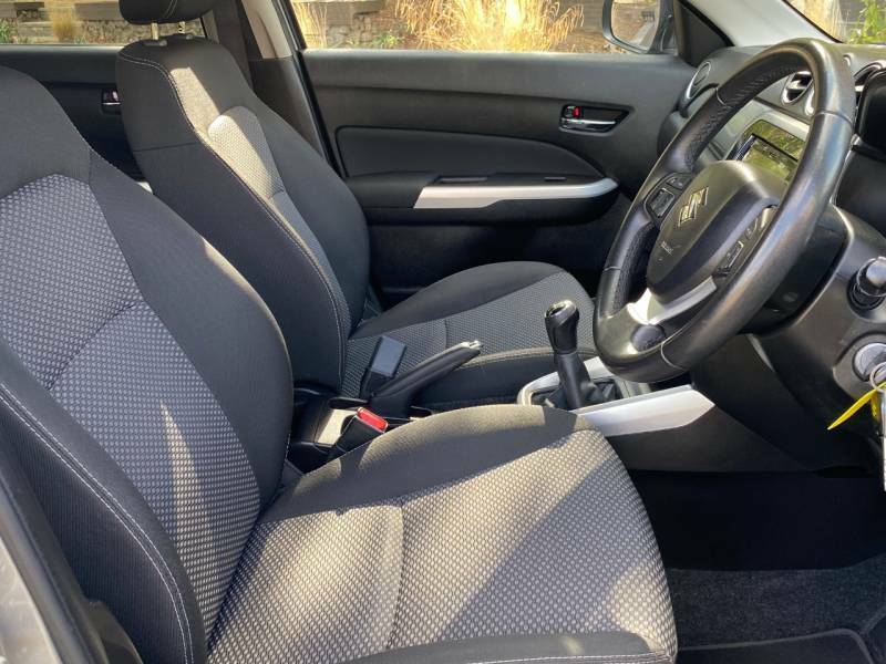 Suzuki Vitara 1.6 Sz5 White #18
