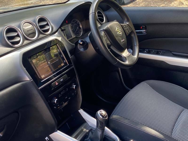 Suzuki Vitara 1.6 Sz5 White #27