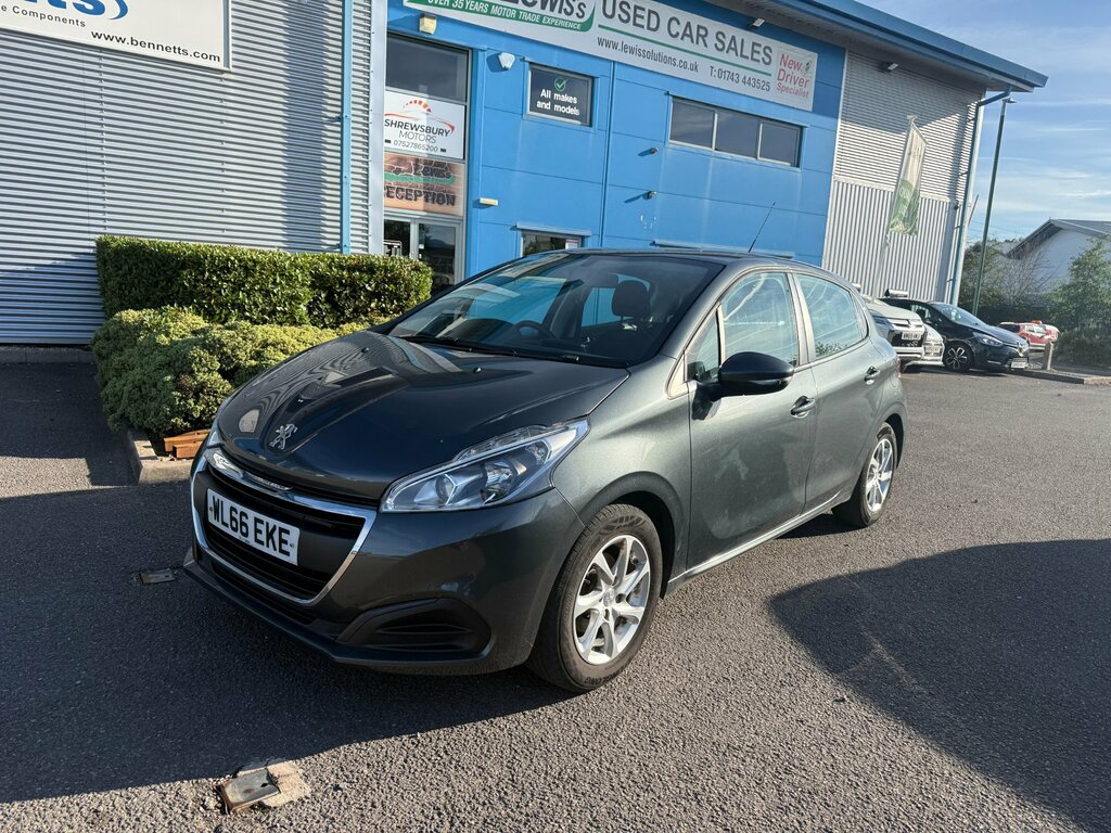 Peugeot 208 Active Black #1