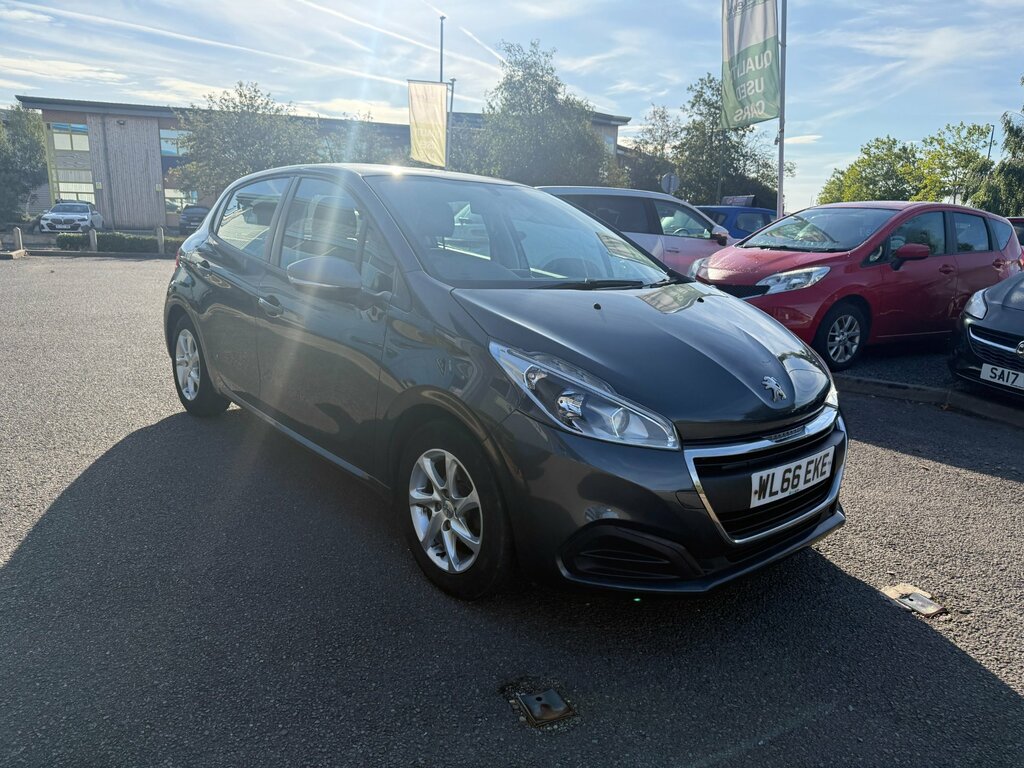 Peugeot 208 Active Black #2