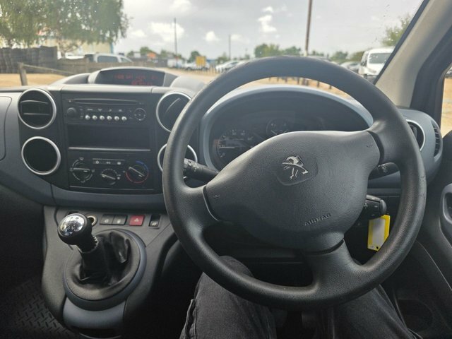 Peugeot Partner Tepee 1.6 E-hdi Tepee S 92 Bhp White #11