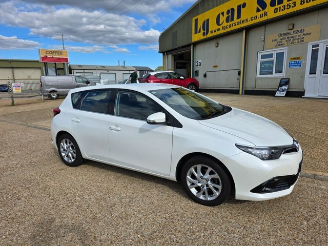 Toyota Auris Vvt-i Business Edition Hatchback White #2