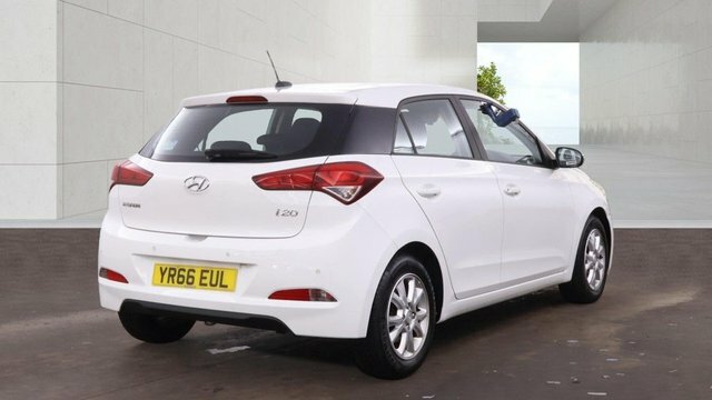 Hyundai I20 Blue Drive Se Hatchback White #3