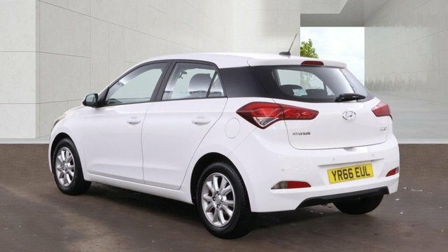 Hyundai I20 Blue Drive Se Hatchback White #2