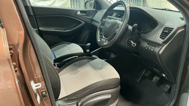 Hyundai I20 1.2 Blue Drive Se Euro 6 Ss Brown #2