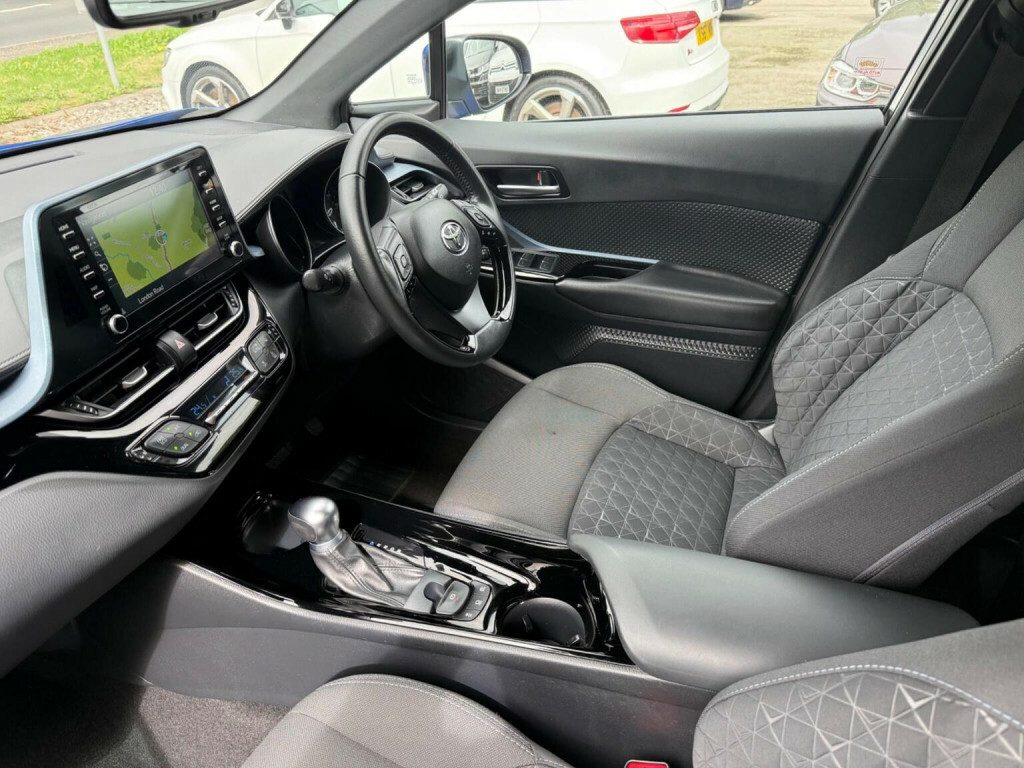 Toyota C-Hr Dynamic Blue #30