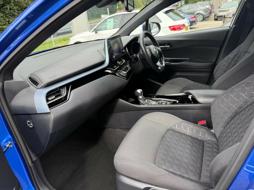 Toyota C-Hr Dynamic Blue #29