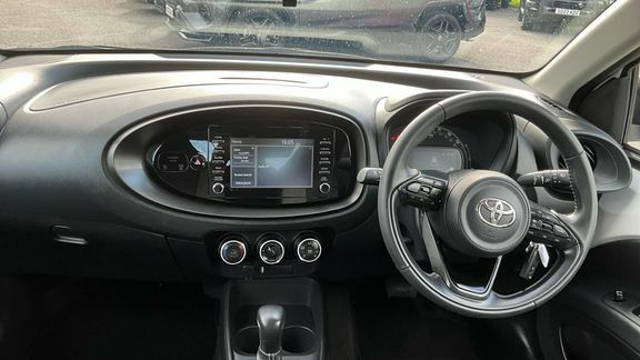 Toyota Aygo X Pure Automatic White #6