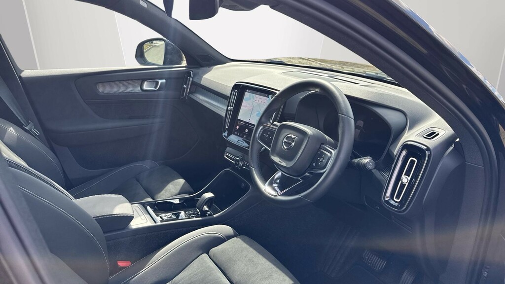 Volvo XC40 2.0 B4p Plus Black Edition LV25PZU Black #4