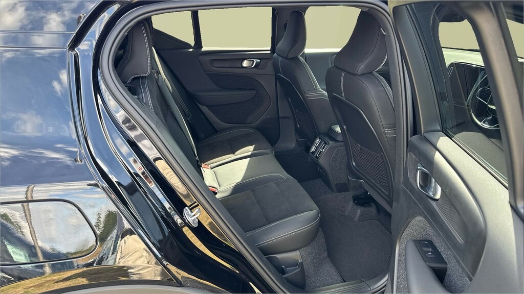 Volvo XC40 2.0 B4p Plus Black Edition LV25PZU Black #6