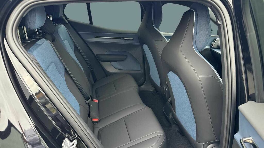 Volvo EX30 Plus, P5 Long Range Black #6