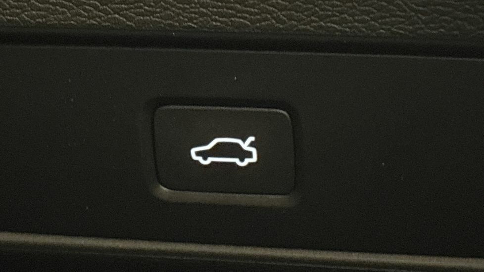 Volvo XC40 T4 Recharge 10.7Kwh Plus White #28