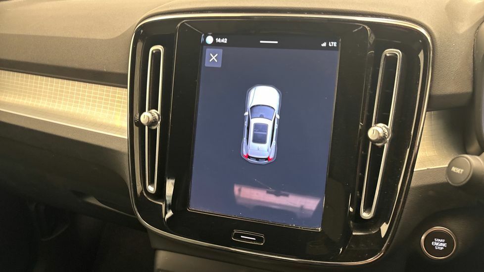 Volvo XC40 T4 Recharge 10.7Kwh Plus White #40