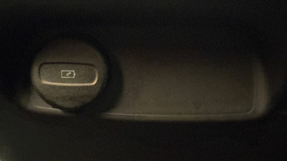 Volvo XC40 T4 Recharge 10.7Kwh Plus White #16